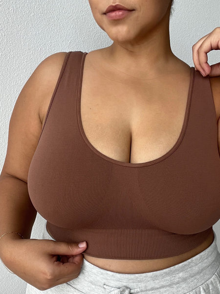 Licious-essentials - LIVERA LINGERIE light padded bra, Available in size 34E  🔥🔥🔥🔥🔥 Baddies with the tiny waist and boobs, this bra is for you. It  packs all the boobs and gives it